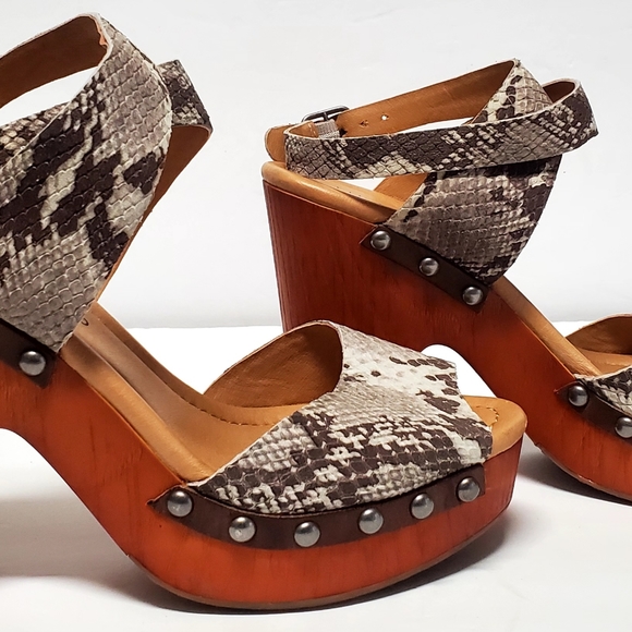 Lucky Brand Nessah Open Toe Sandal Shoes Chunky Heel Snakeskin Studs Leather 8M - Picture 6 of 16